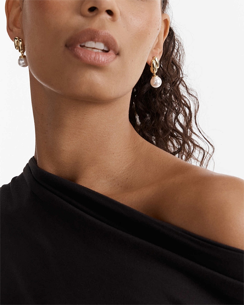 Classique Pearl Drop Earrings