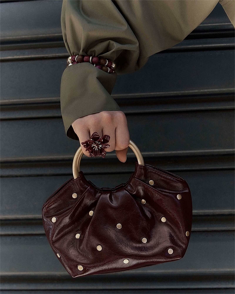 Goldie Ring Grab
