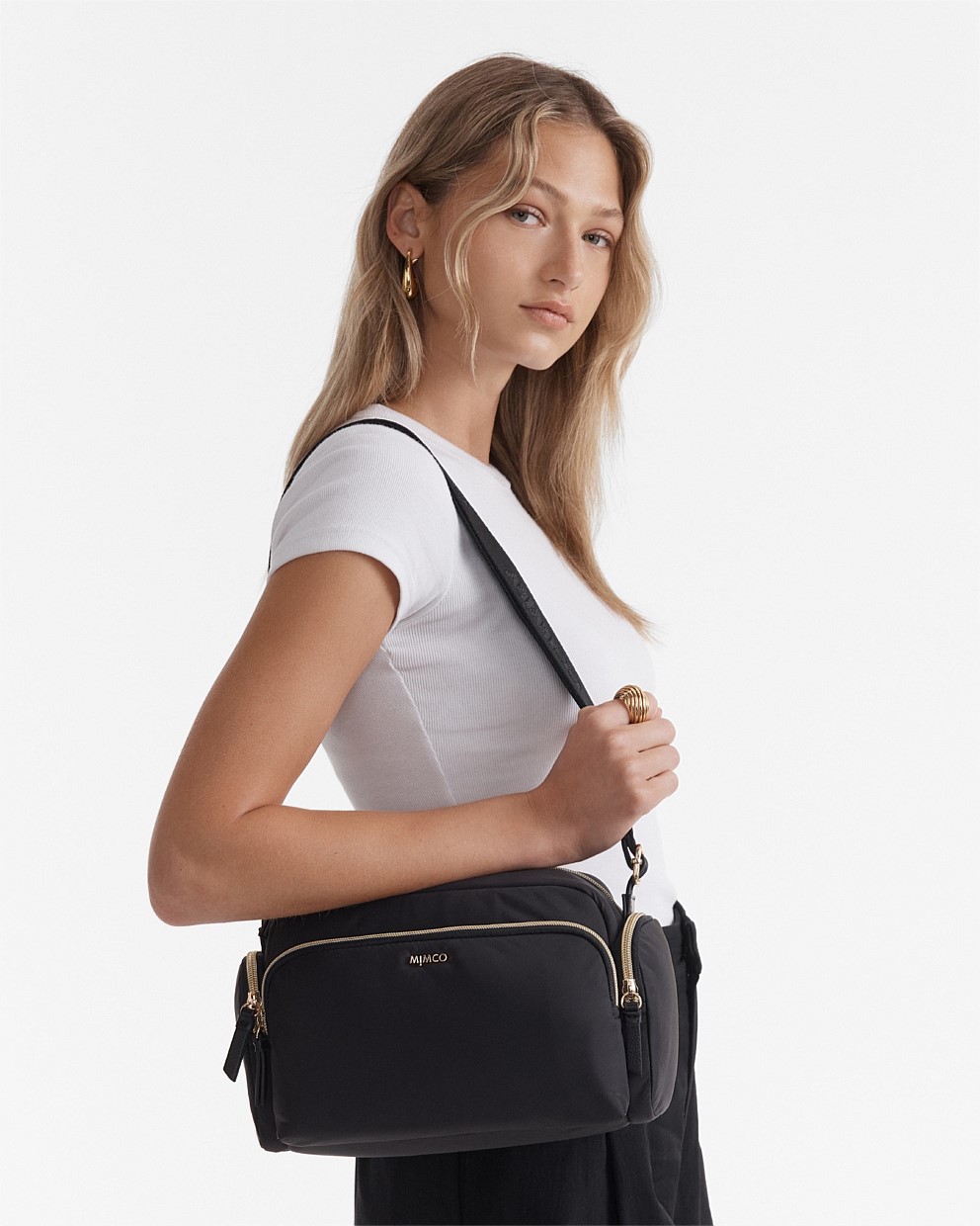 【MIMCO】The Stage Crossbody Bag/クロスボディ/ナイロン Black Light Gold The Stage Crossbody Bag - Bags | Mimco